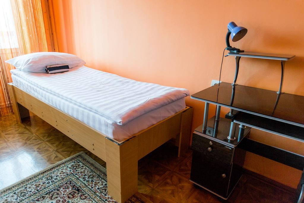 USSR Hostel Bișkek Cameră foto