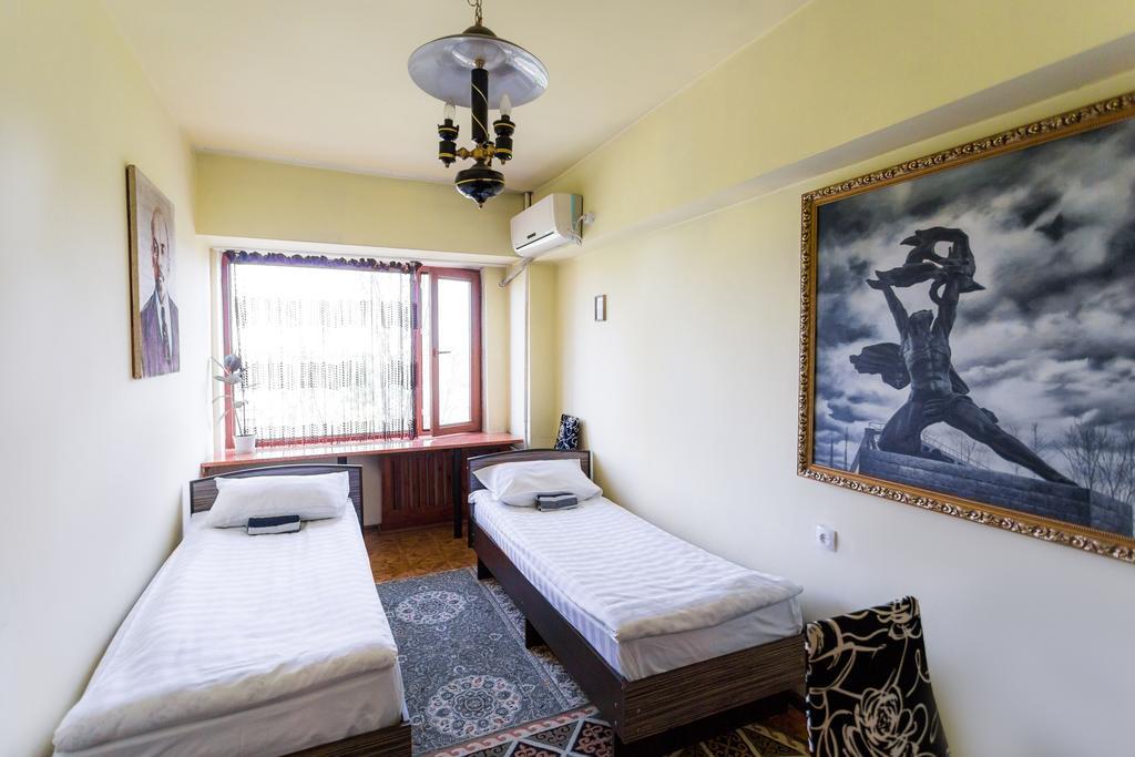 USSR Hostel Bișkek Exterior foto