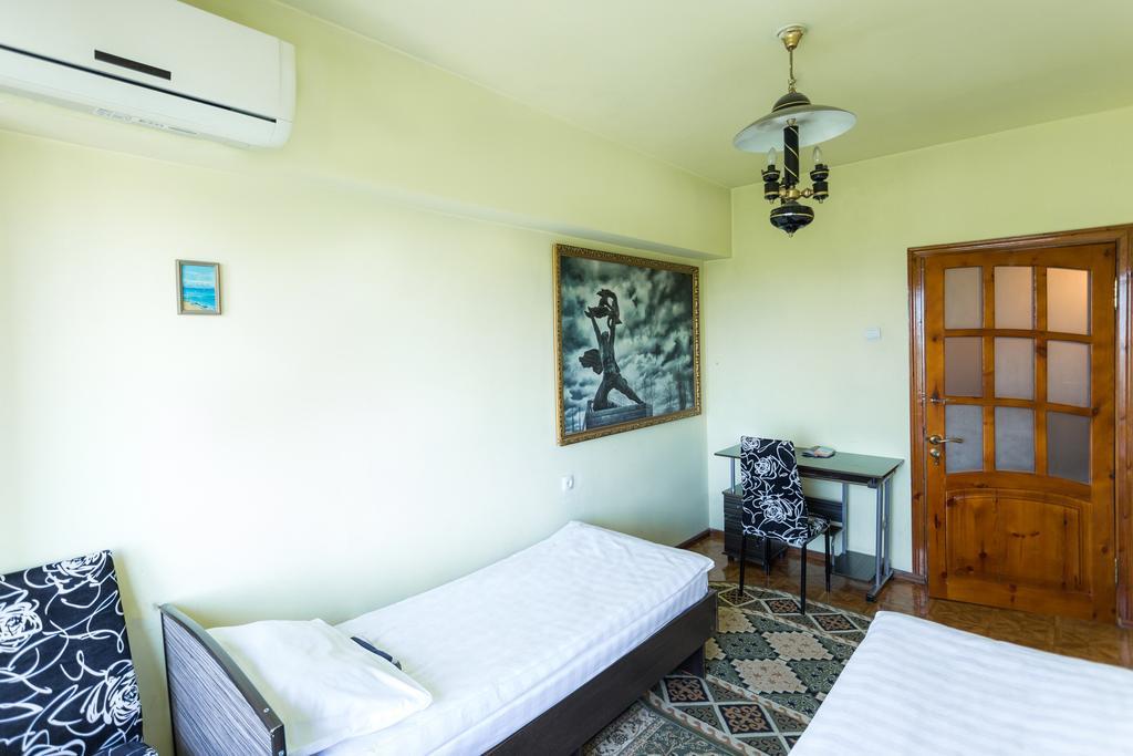 USSR Hostel Bișkek Cameră foto